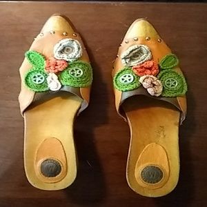 Wood clogs mules